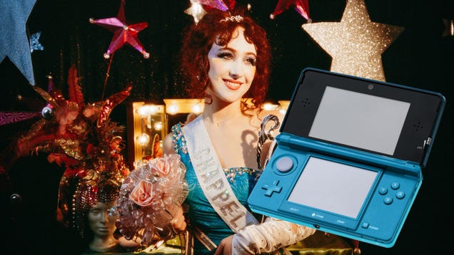 chappell-roan-supports-fan-taking-concert-pictures-on-their-nintendo-ds